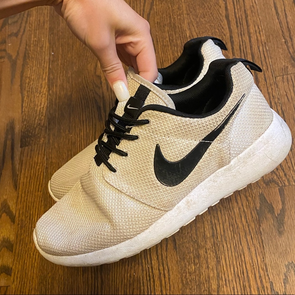 Women’s Nike Roshes